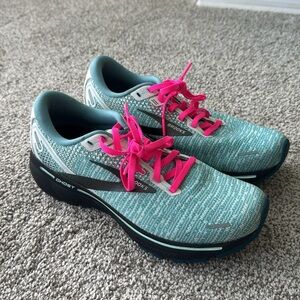 Brooks Ghost 14 Teal and Pink Athletic Shoes 8.5